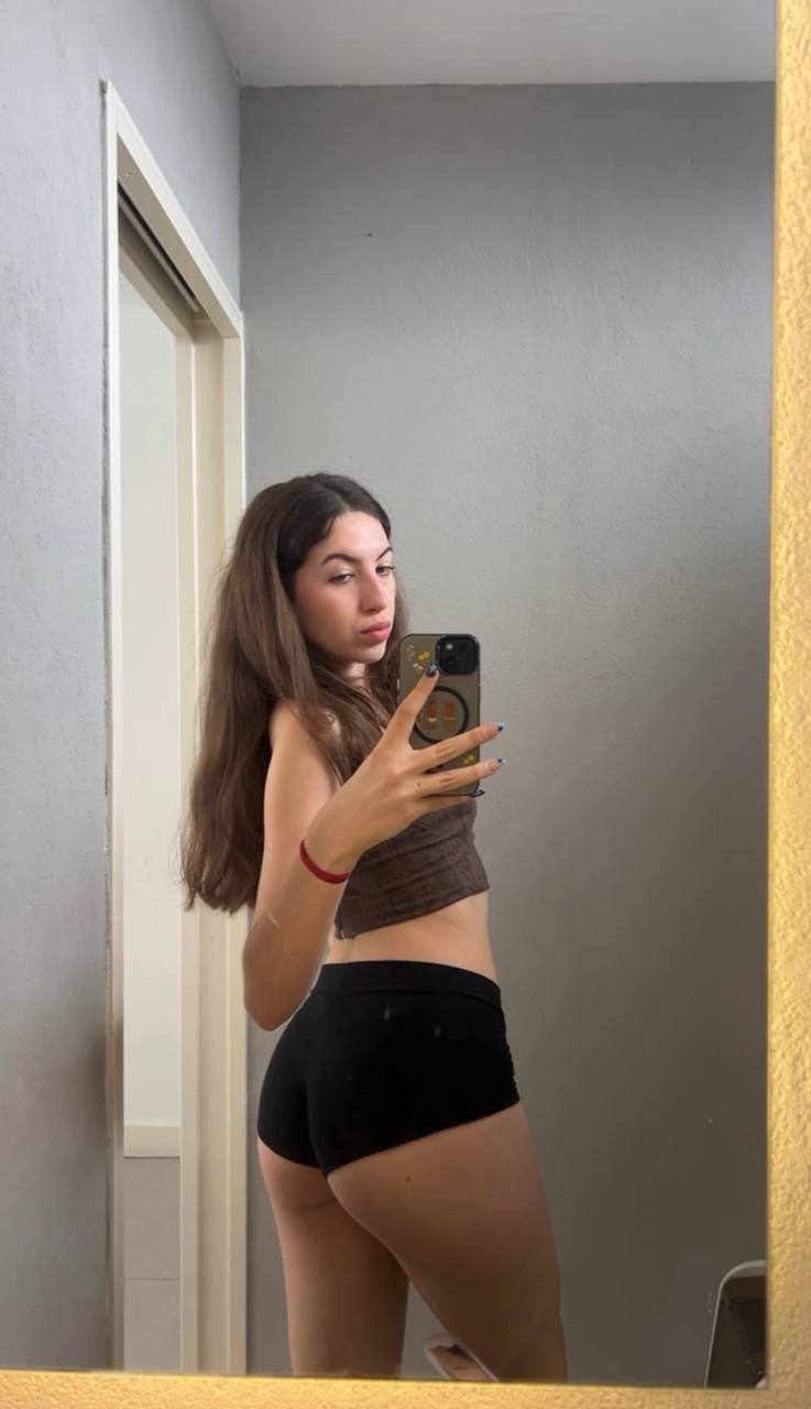 Amber in her underwear in Malang