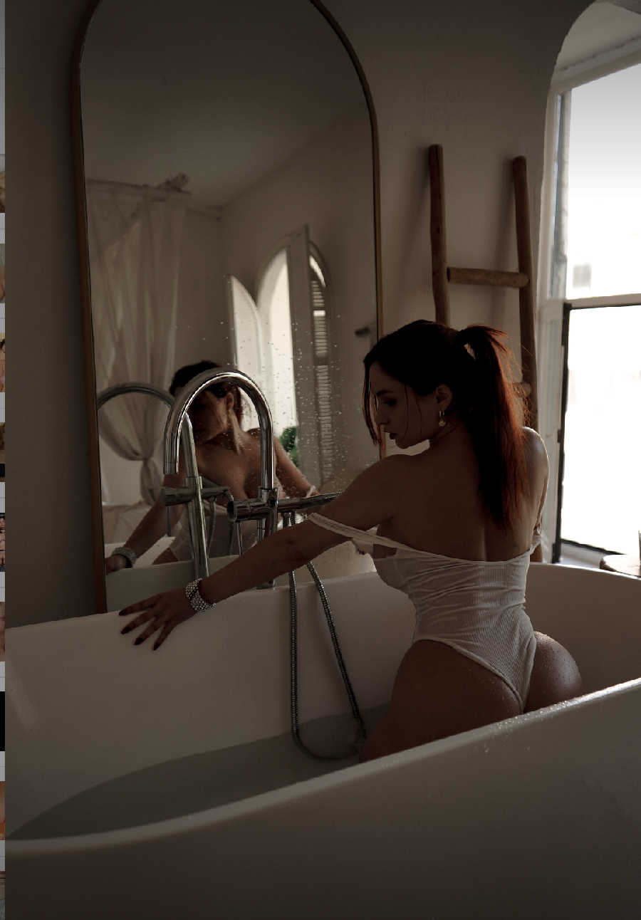 A playful frame from Miranda Faith nude — online in Malang