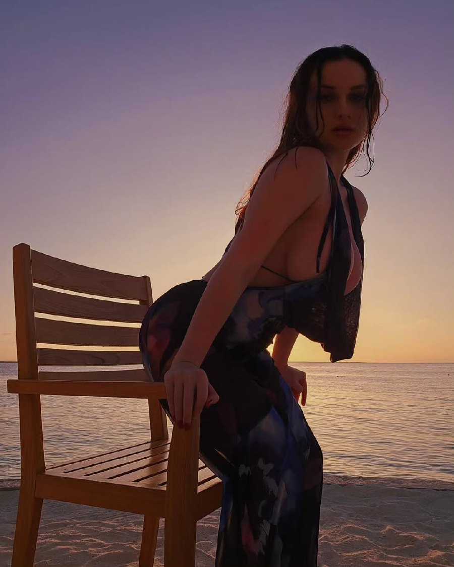 Sexy girl Miranda Faith nude in Malang