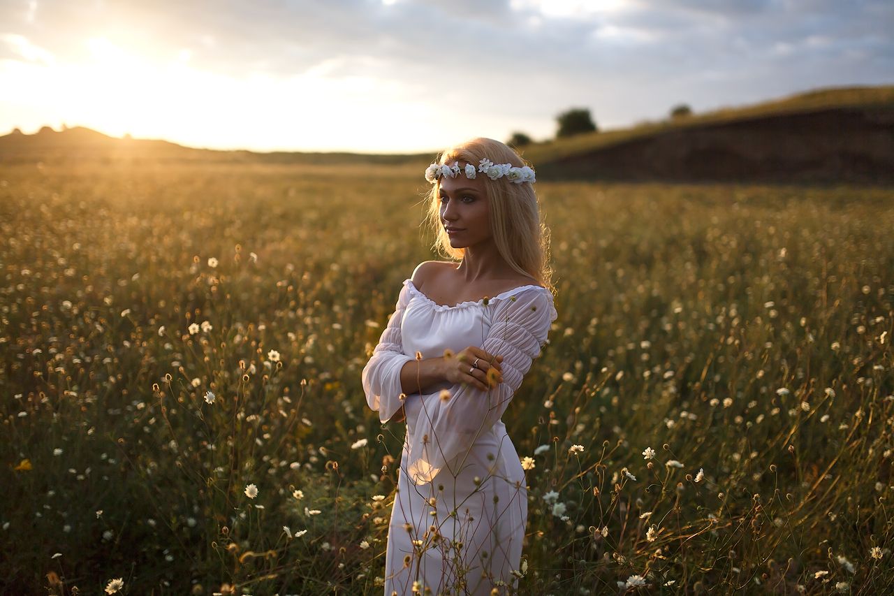 Girls in Slavic costumes in Malang